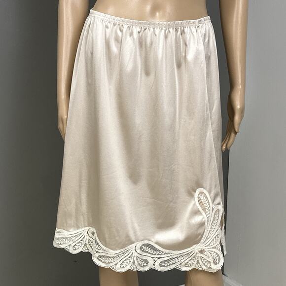 Vintage Vanity Fair Beige Nylon Antron III Half Slip Large Scalloped Scroll Lace - Picture 1 of 7
